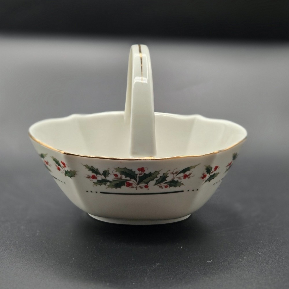 Christmas Holly Fine Porcelain‎ Handled Holiday Basket With Gold Accents Japan